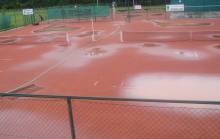 Takto vypadaly kurty, kdy ml turnaj zanat. Za hodinu se skut