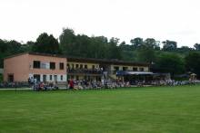 Fotbalov arel byl pln, zd se, e divci by mohli na okresn 