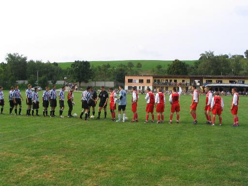 Nástup obou mužstev.